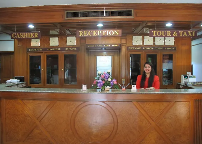 Hotel The Promenade 3*